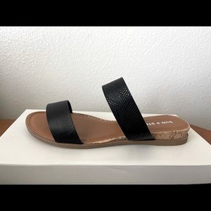 Black slide sandal